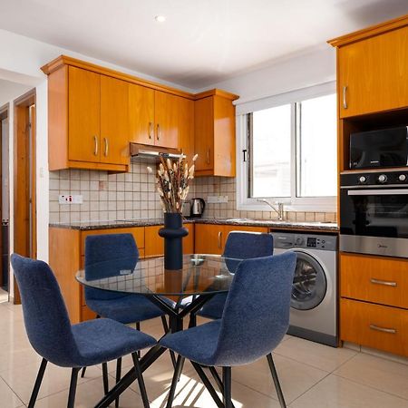 The Saline Views Makenzy Apartamento Larnaca Exterior foto