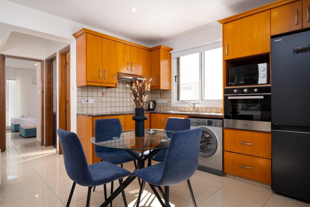 The Saline Views Makenzy Apartamento Larnaca Exterior foto
