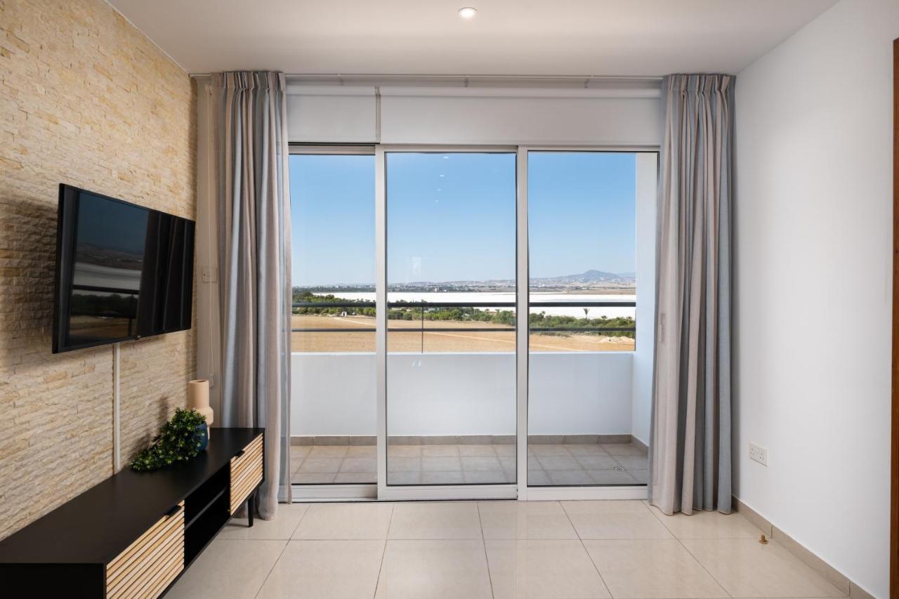 The Saline Views Makenzy Apartamento Larnaca Exterior foto