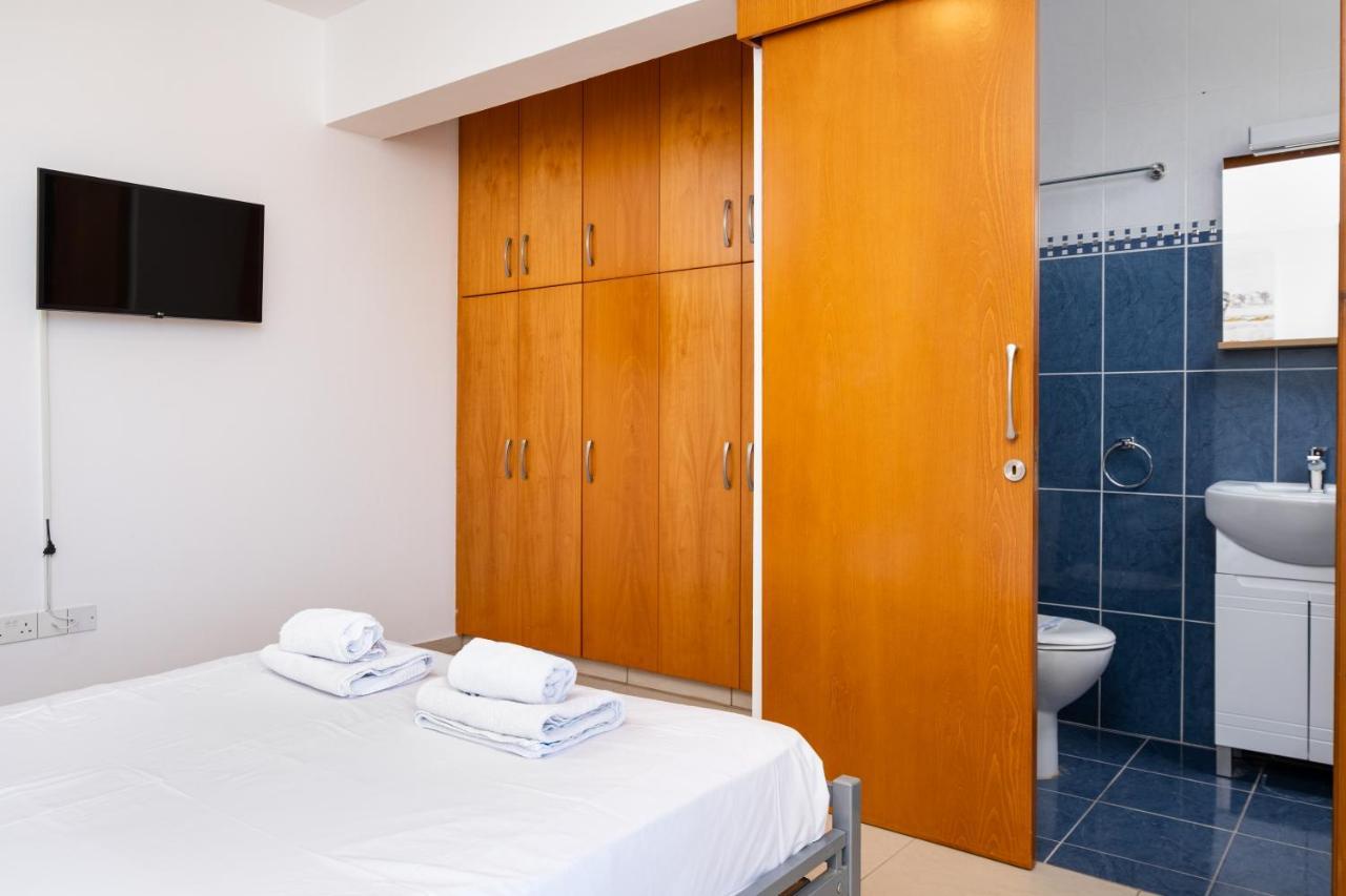 The Saline Views Makenzy Apartamento Larnaca Exterior foto