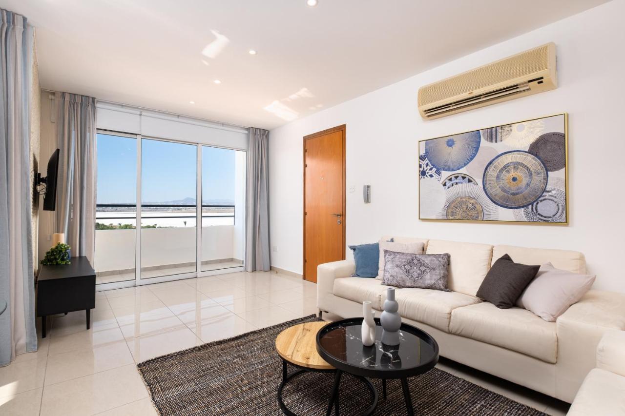 The Saline Views Makenzy Apartamento Larnaca Exterior foto