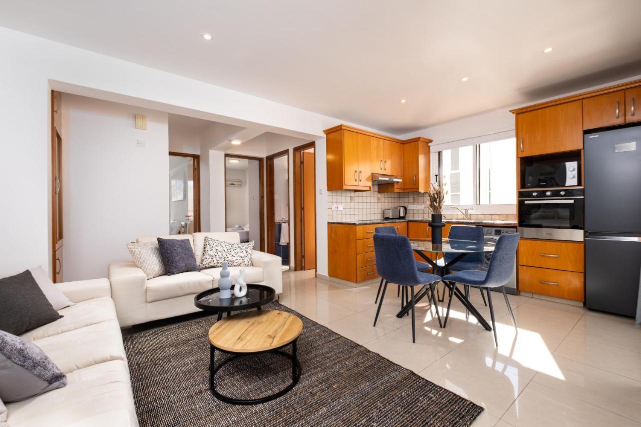 The Saline Views Makenzy Apartamento Larnaca Exterior foto