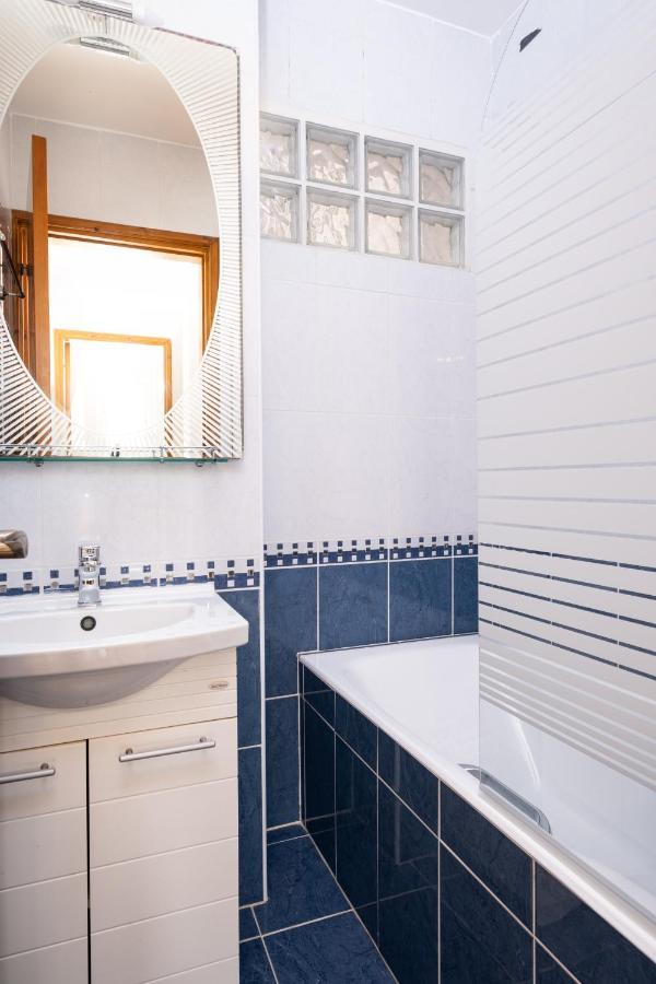 The Saline Views Makenzy Apartamento Larnaca Exterior foto