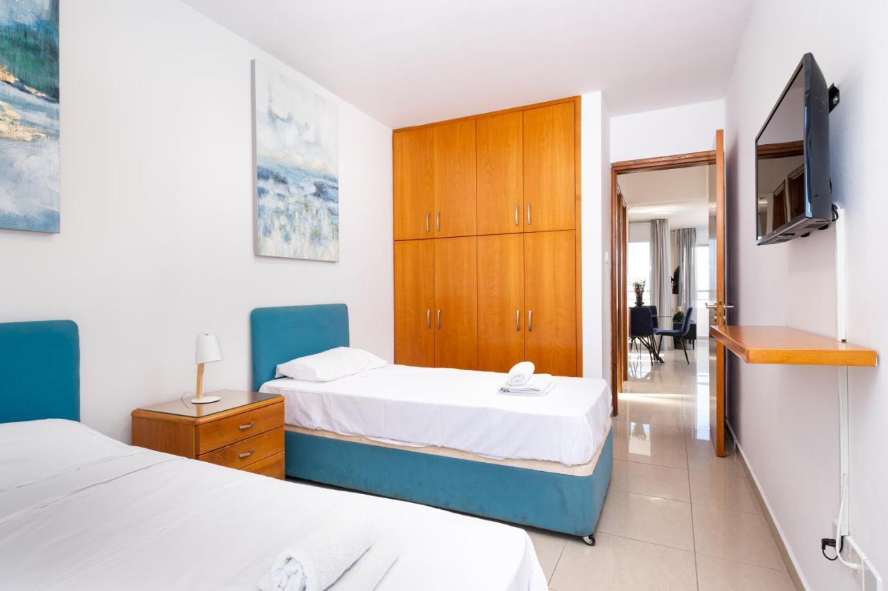 The Saline Views Makenzy Apartamento Larnaca Exterior foto