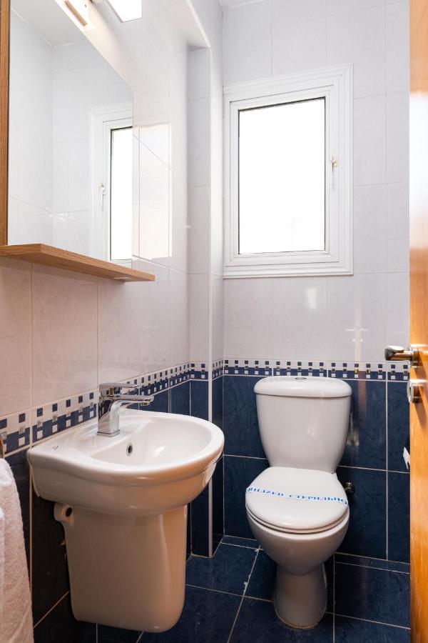 The Saline Views Makenzy Apartamento Larnaca Exterior foto