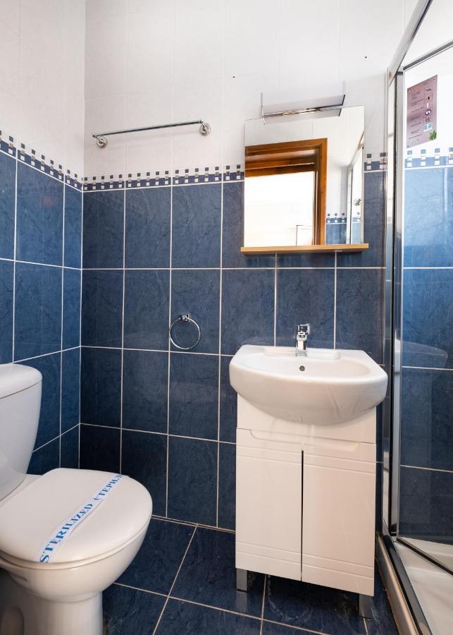 The Saline Views Makenzy Apartamento Larnaca Exterior foto