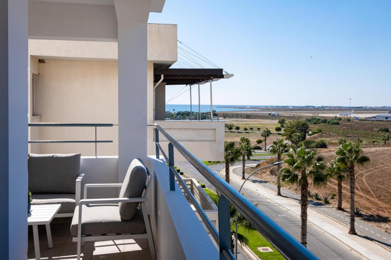 The Saline Views Makenzy Apartamento Larnaca Exterior foto