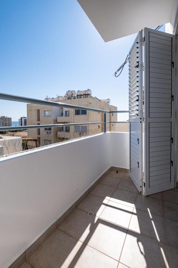 The Saline Views Makenzy Apartamento Larnaca Exterior foto